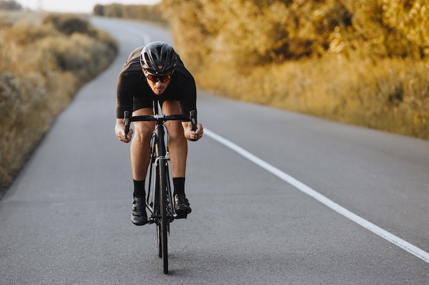 Best Aerodynamic Cycling Helmet for Road Riders Best Aerodynamic Cycling Helmet for Road Riders